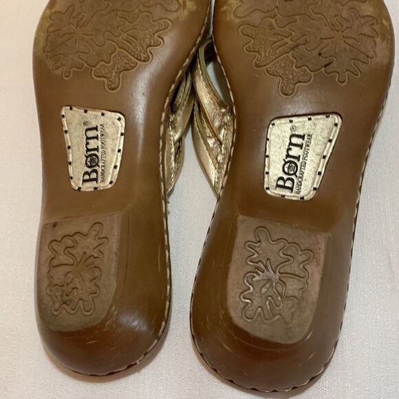 Born size 10 gold sandals with slight heel - Picture 4 of 10